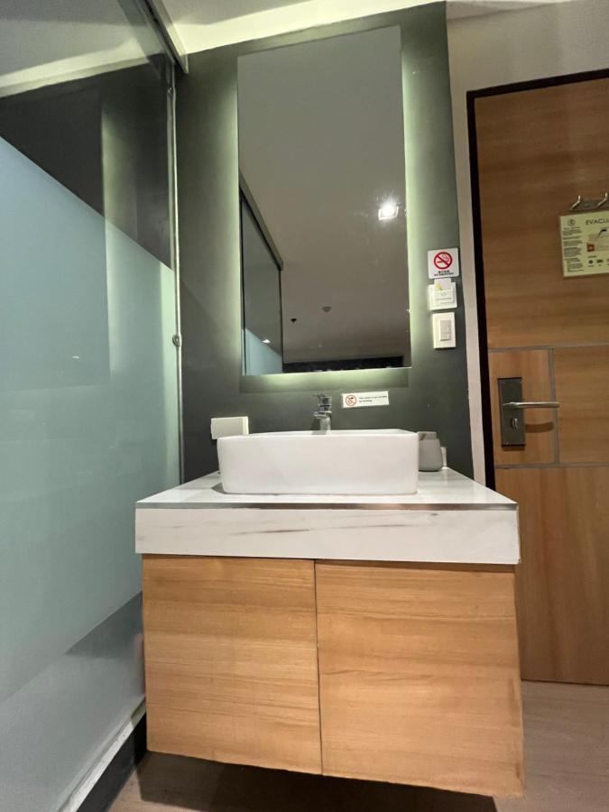 The Upperroom @ Real Suites Bacolod Kültér fotó
