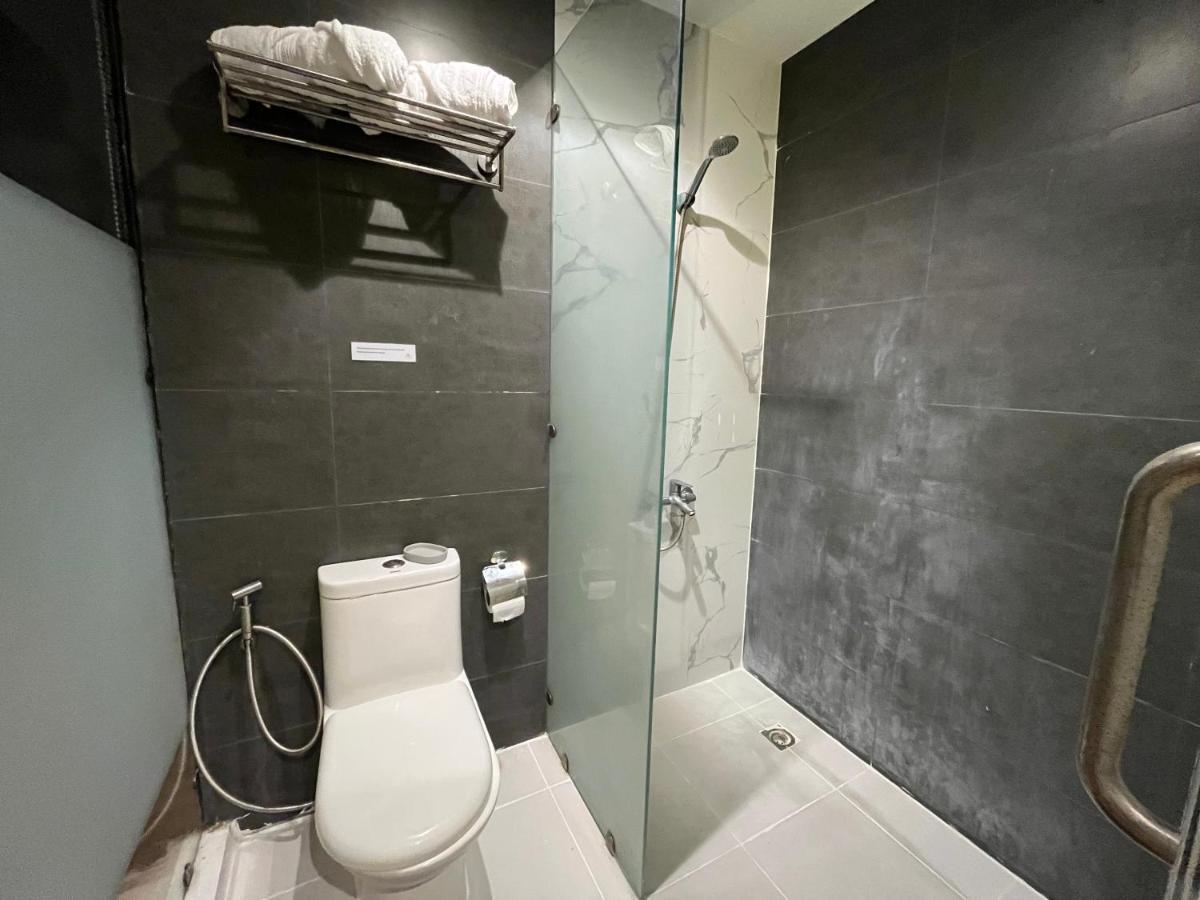 The Upperroom @ Real Suites Bacolod Kültér fotó