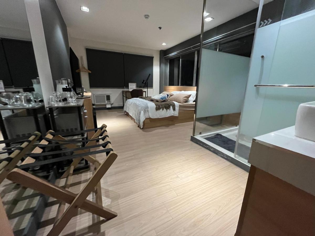 The Upperroom @ Real Suites Bacolod Kültér fotó