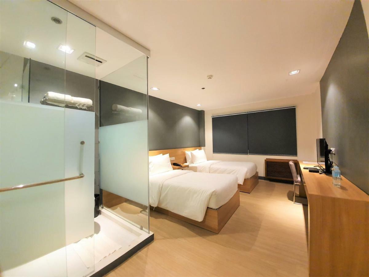 The Upperroom @ Real Suites Bacolod Kültér fotó