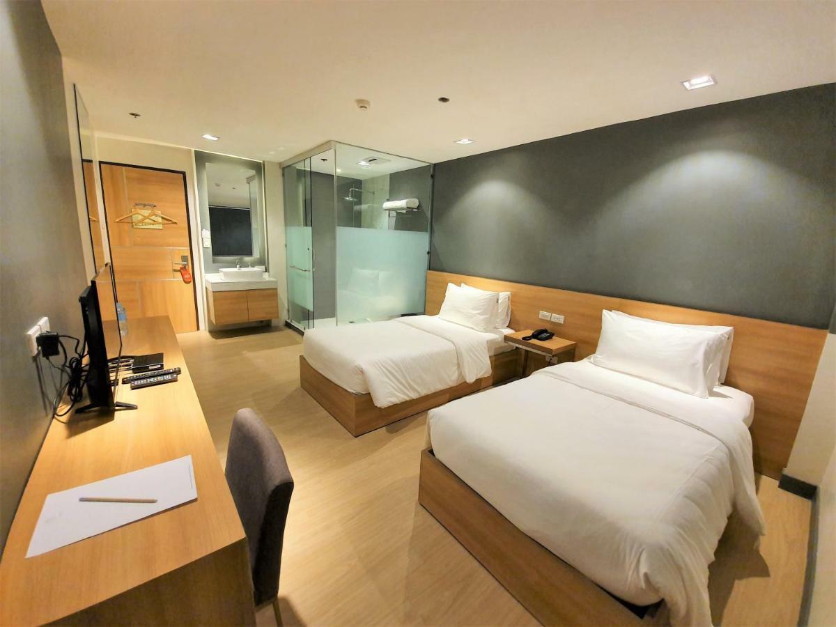 The Upperroom @ Real Suites Bacolod Kültér fotó