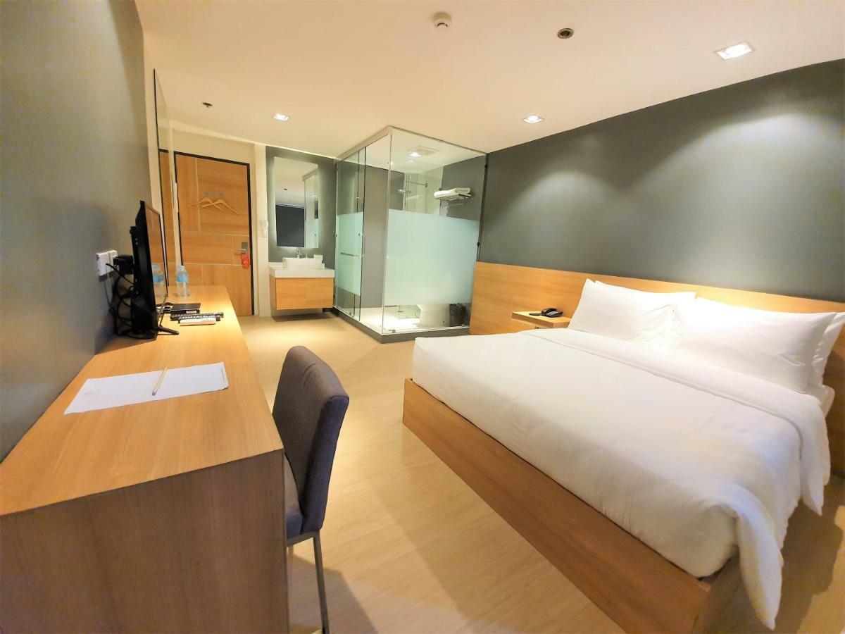 The Upperroom @ Real Suites Bacolod Kültér fotó
