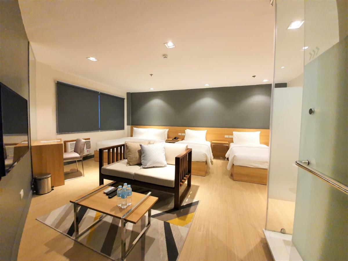 The Upperroom @ Real Suites Bacolod Kültér fotó