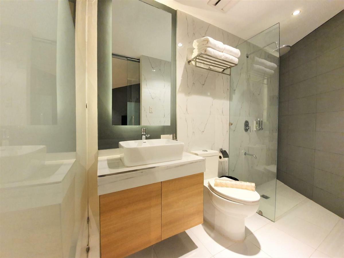 The Upperroom @ Real Suites Bacolod Kültér fotó