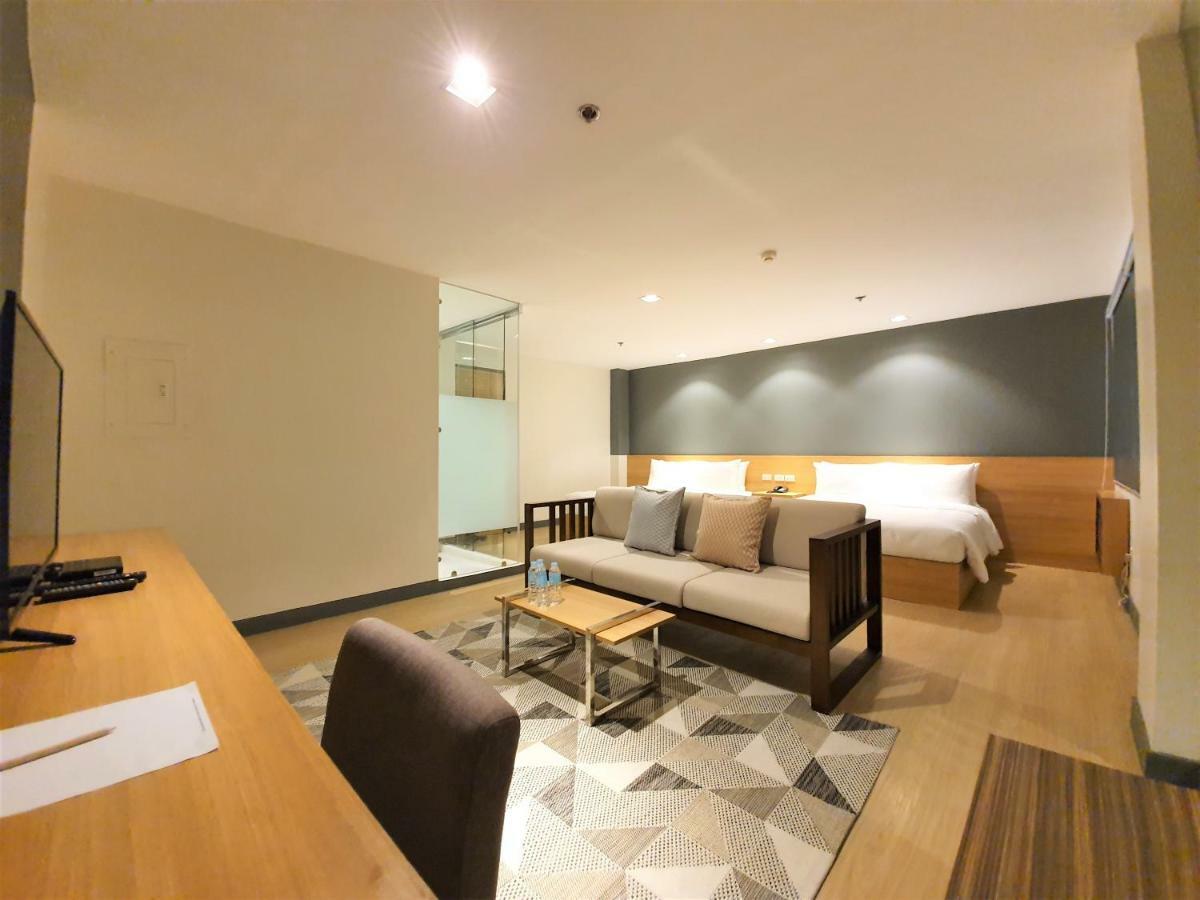 The Upperroom @ Real Suites Bacolod Kültér fotó