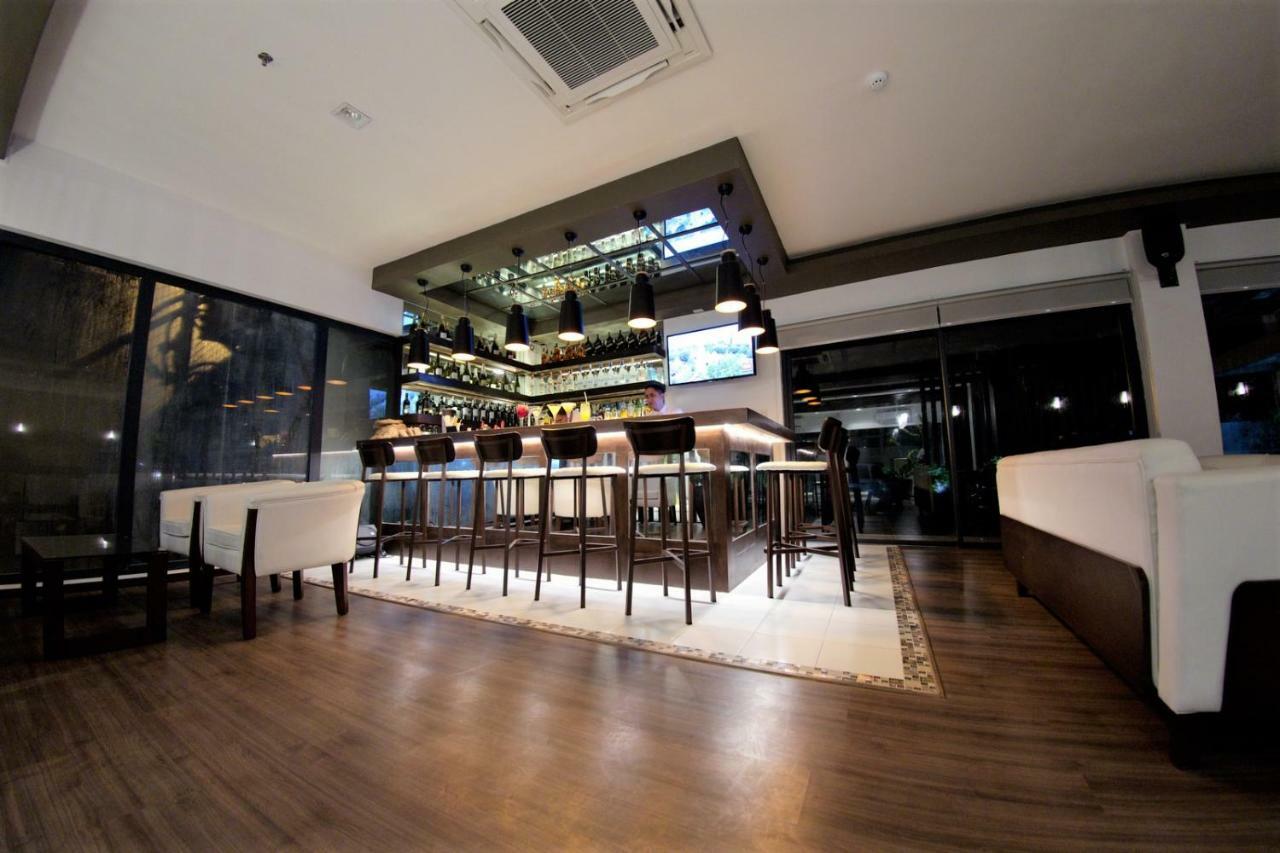 The Upperroom @ Real Suites Bacolod Kültér fotó