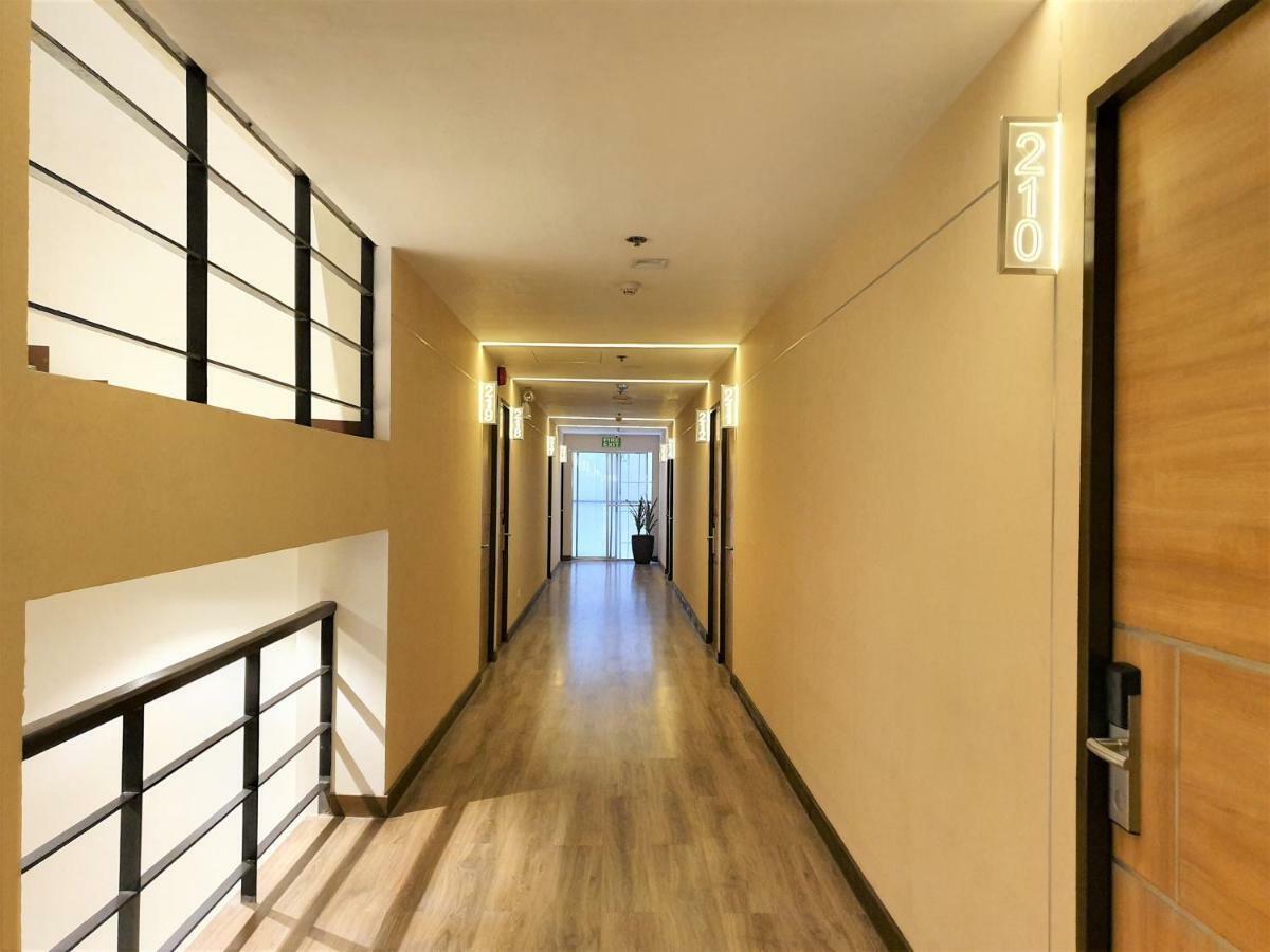The Upperroom @ Real Suites Bacolod Kültér fotó