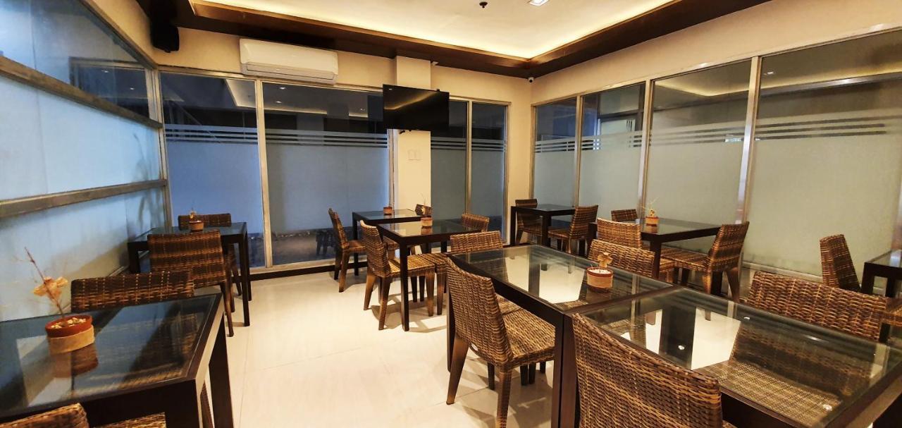 The Upperroom @ Real Suites Bacolod Kültér fotó